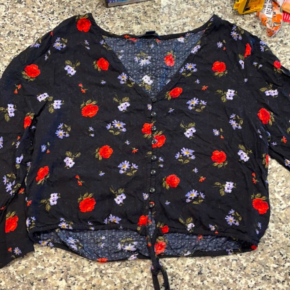American Eagle Medium Floral Button Down Crop Top - Picture 1 of 3